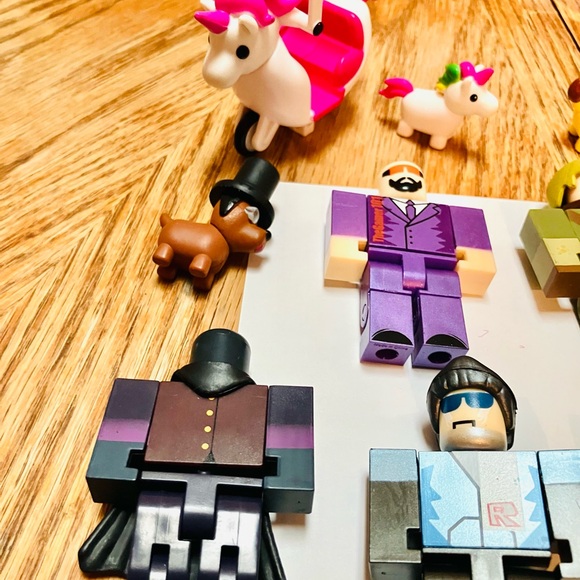 Roblox Assorted Figures & Pets Lot(24) Some Rare Some Incomplete Jazwares - Picture 10 of 10